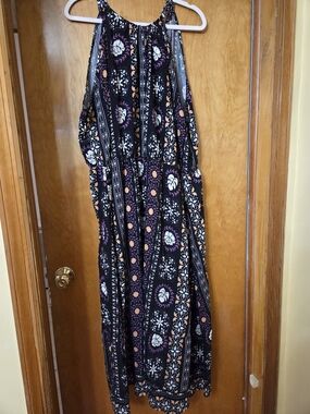 BloomChic Black Floral-Print Midi Dress